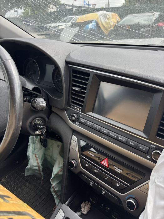 Hyundai Elantra 2.0 MPI на части