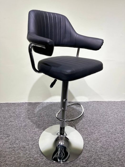 Barni stul  hittoyda ishlqb chiqarilgan birinchi qoldan