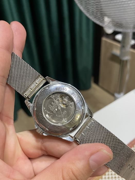 Ceas automatic cu cadran negru