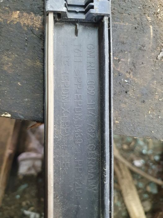 Bandou ornament acoperis dreapta 009114732 Opel Corsa C (2000 - 2003)