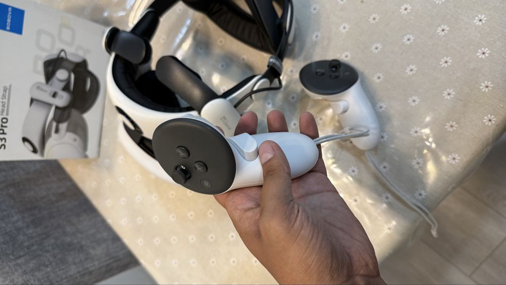 Продам VR очки Meta Quest 3 512 ГБ