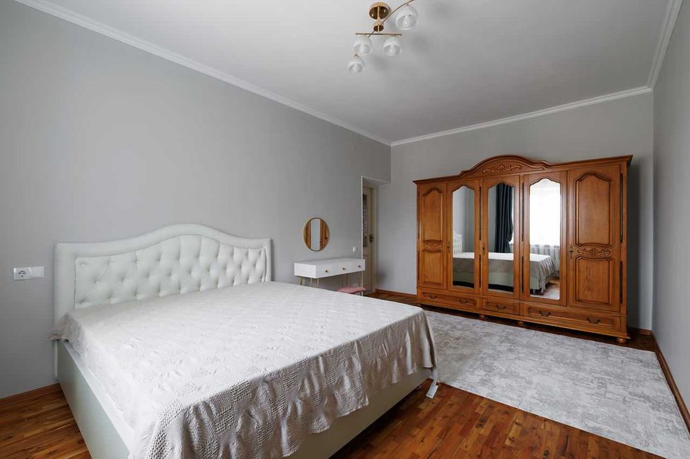 Дава се под наем Двустаен апартамент в София, Център - 89 кв.м за 450 € - Снимка #1