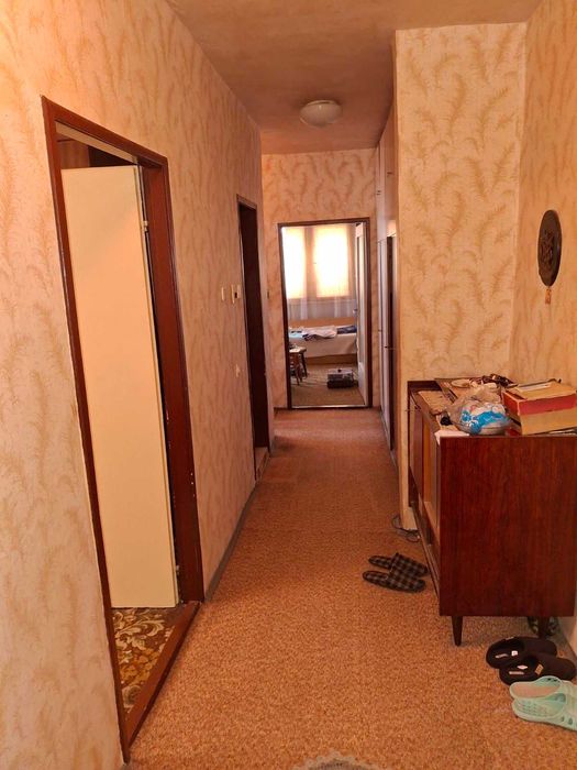 Тристаен апартамент, 77кв.м, кв. Запад 2