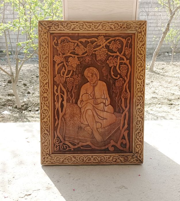 Резная картина из дерева/ Yog'ochdan o'yilgan sur'at