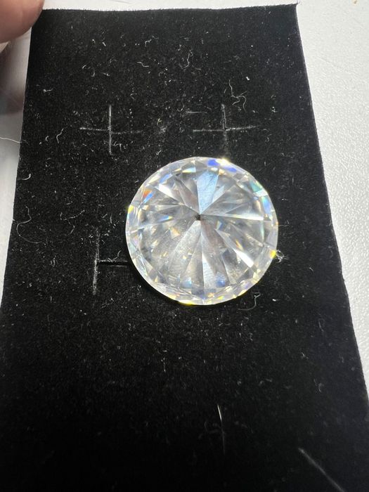 Бриллиант муассанит 30 карат