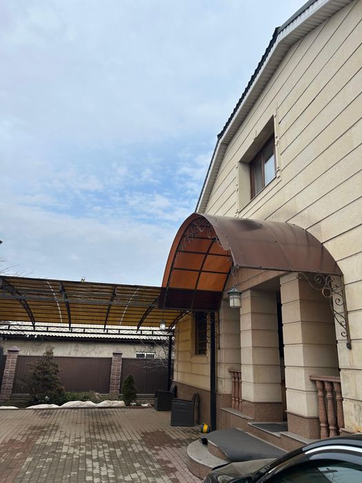 Готовый хороший навес