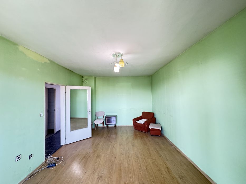 Продава апартамент три стаи и кухня в гр. Казанлък