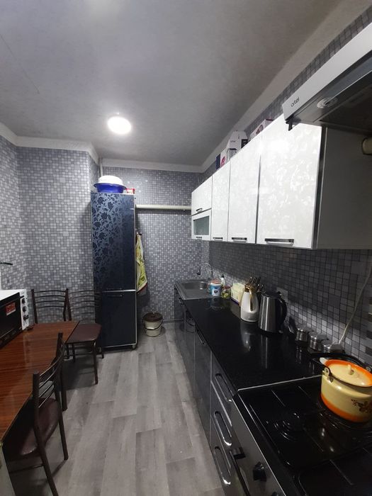 Uy sotiladi hovli 7 xona 4.4 sotix srochniy