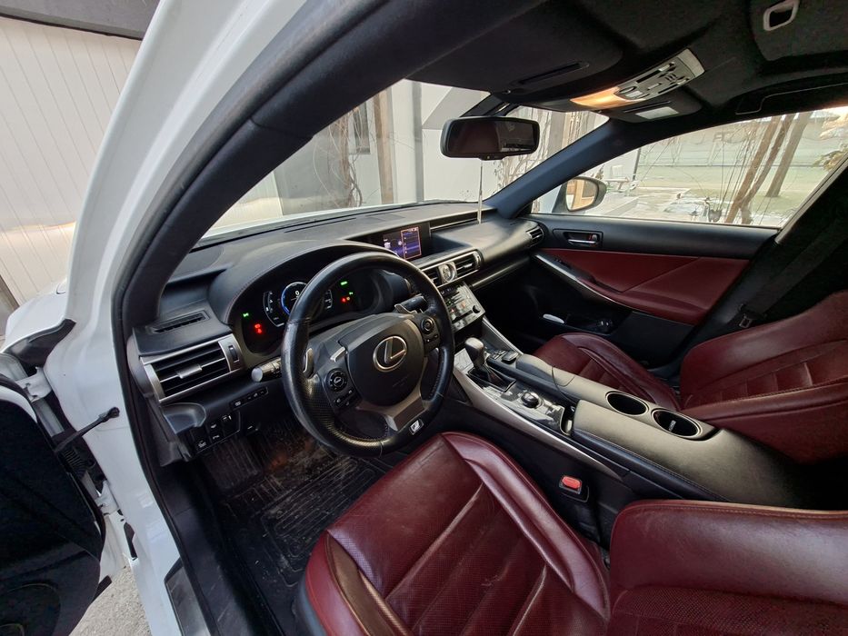 Lexus is300h Fsport din 2013 2.5 hybrid 242 cp