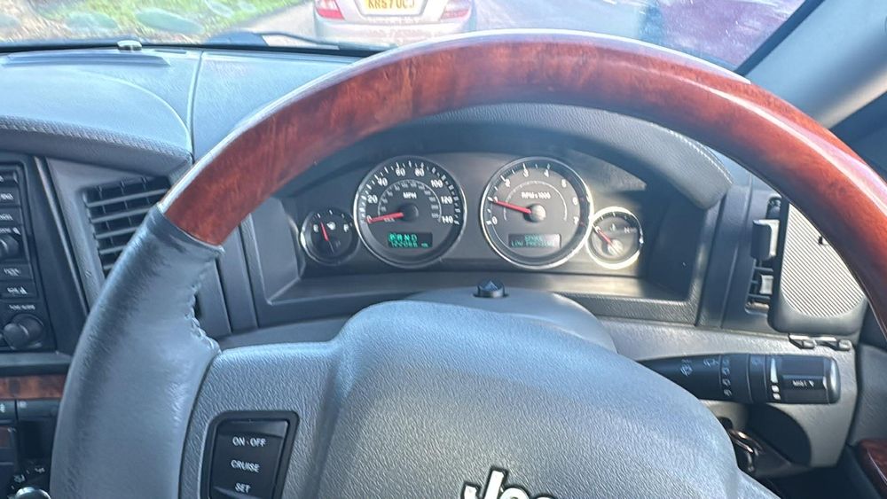 Vând grand cherokee