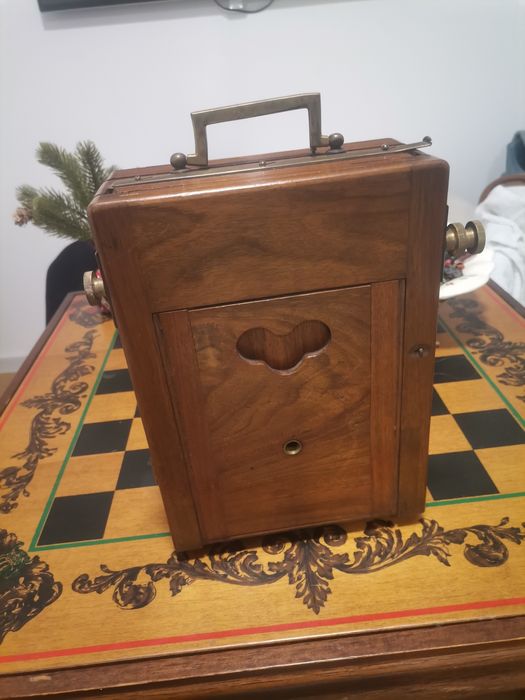 Античен дървен фотоапарат с мех