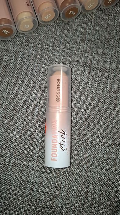 Fond de ten essence/ catrice