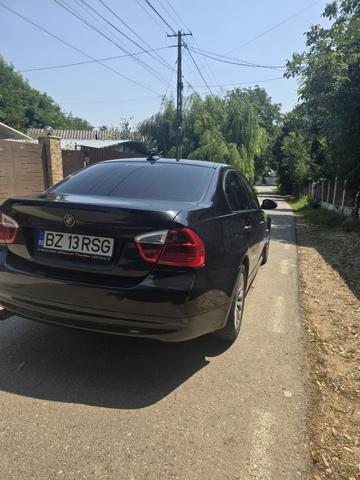 E - 90 / 2006 Mașina funcționează impecabil.