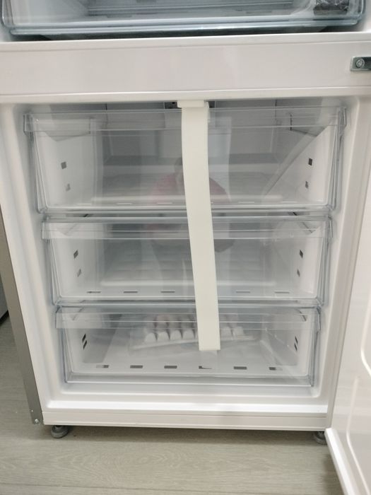 Vând Combina frigorifica Beko, cumpărată în luna noiembrie 2025,cu certificat de garanție valabil.Cu verificare și ridicare personală de la domiciliu.