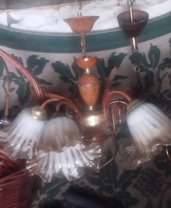 Люстры ,бра , плафоны.