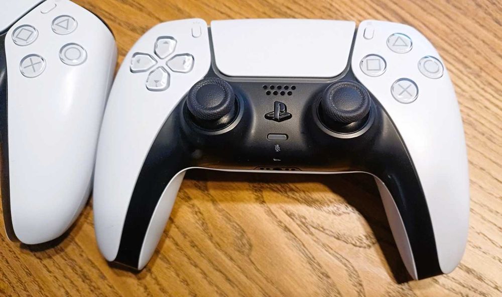 PlayStation 5 Digital Edition + 2 джойстика + зарядна станция