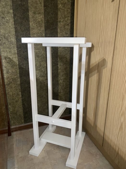 Вешалка напольная дерево. Цену уточняйте.