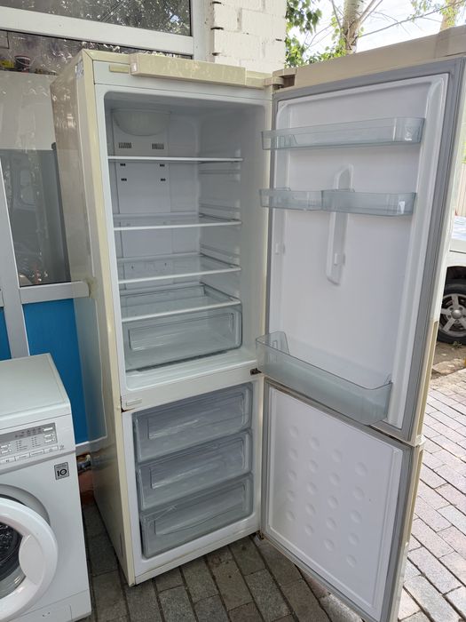 Продам Холодильник с Машинкой