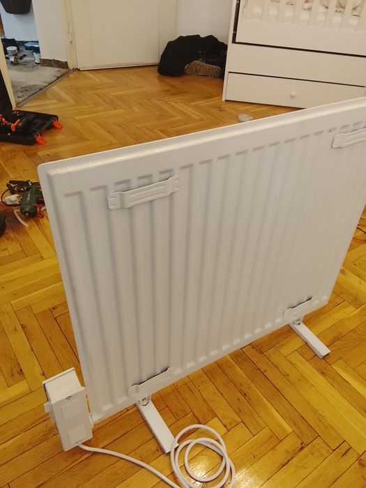 Маслен панелен радиатор 750w