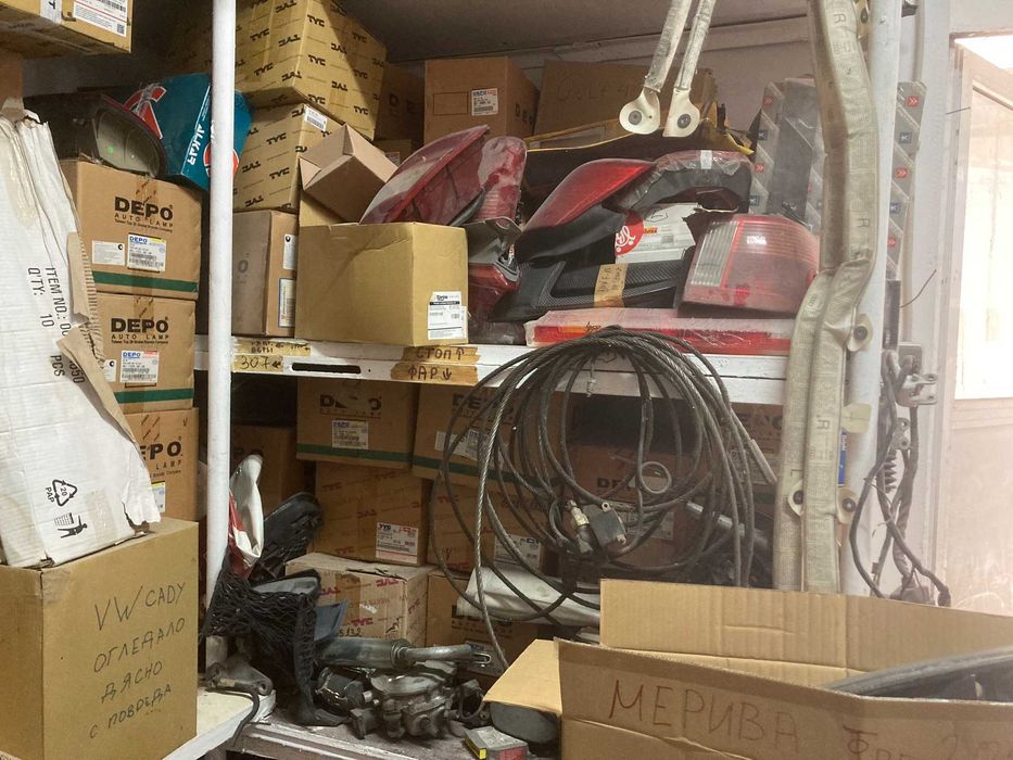 Разпродажба на склад за авточасти. Светлини и едрагабаритни части.