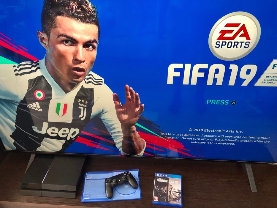 Playstation 4 с джойстик и два диска PS4