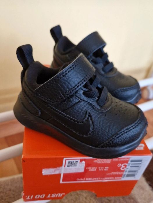 Adidasi Nike bebelusi