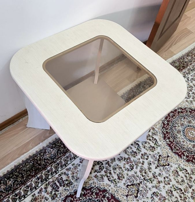 Стол новый для кухни