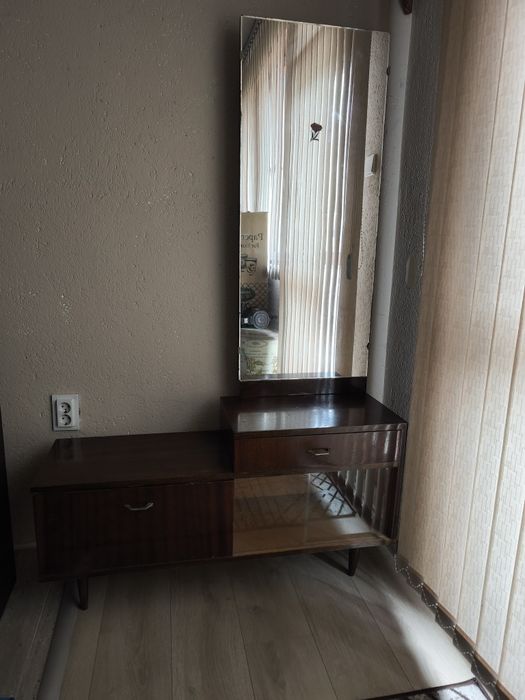 Винтидж тоалетка в ретро стил