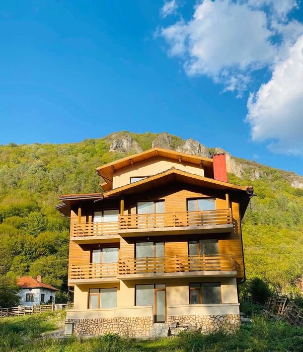 Продава се Хотел в с. Рибарица, Област Ловеч - 700 кв.м за 500 €/кв.м - Снимка #2