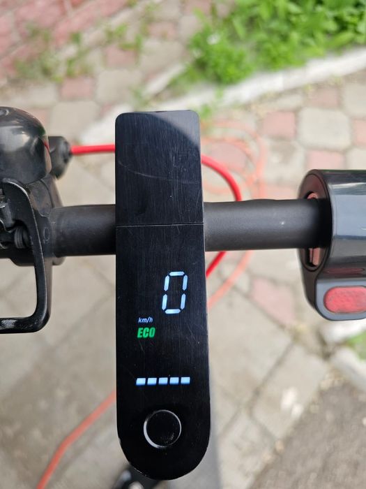 Продам электросамокат Xiaomi