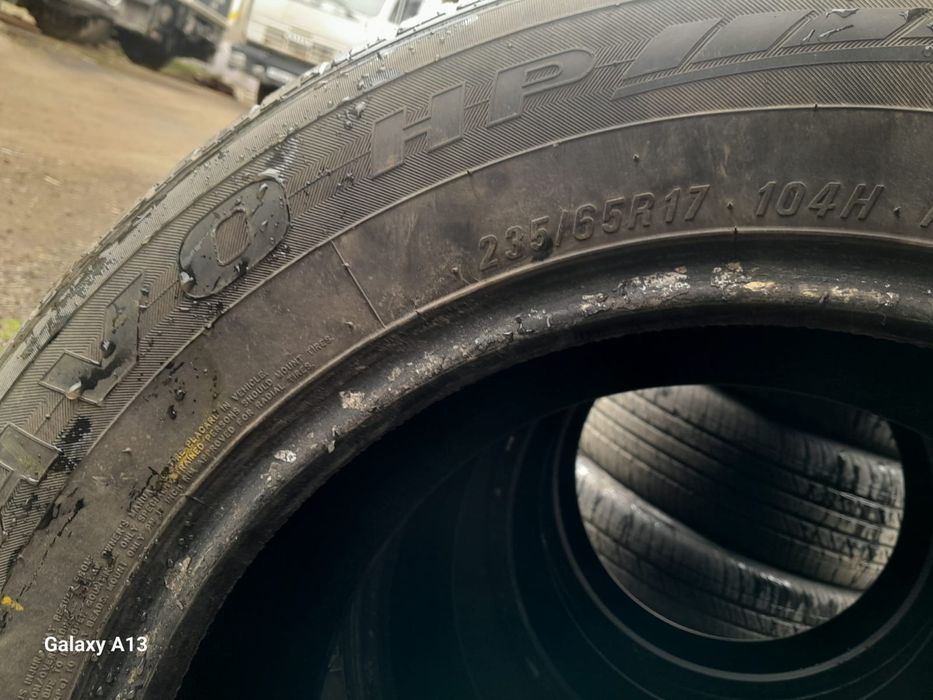 Продам комплект шины 235 65 Р17