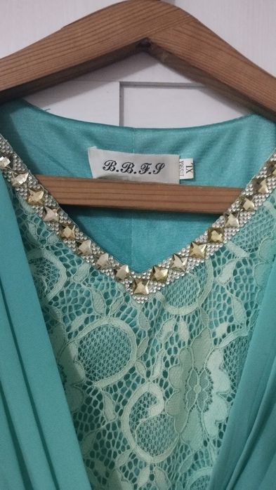 Продаются нарядные платья в отличном состоянии размер XL