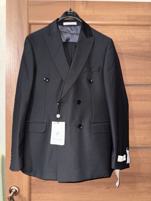 Срочно Продам новый  костюм