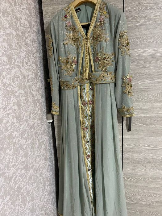 Красивое национальное платье