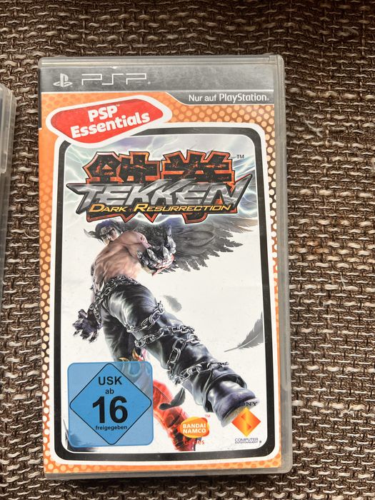Продавам psp с 4 игри