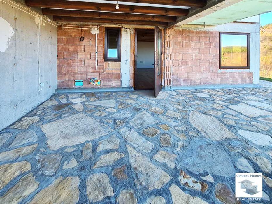 125186 Новопостроена къща с панорамна гледка в с. Средни колиби