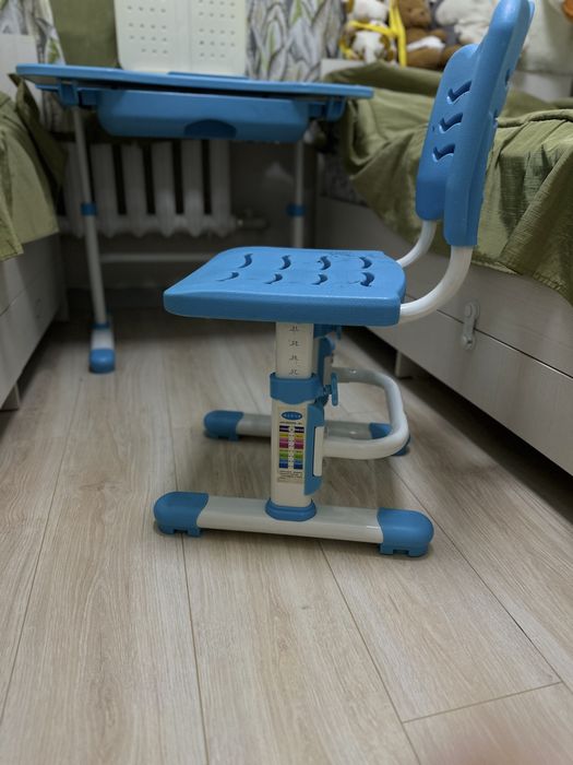 Парта детская, стол и стульчик