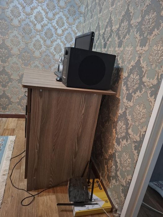 Продаю кровать, компьютерный стол и детский стул