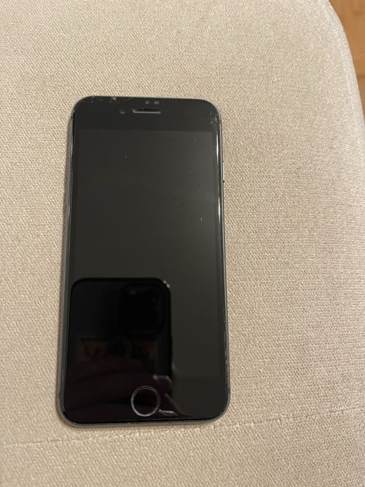 Vand telefon iphone 8 negru