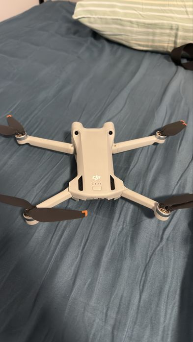 DJI Mini 3 Pro Fly More Combo + Telecomandă DJI RC (cu ecran) - Stare Impecabilă