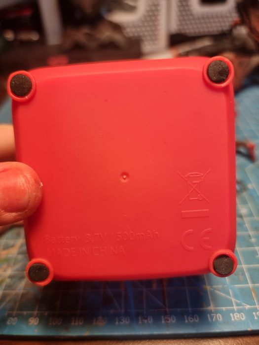 Червената колонка Disney за части