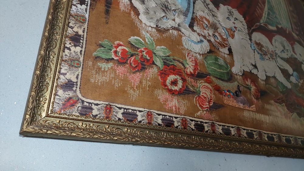 3 tablouri cu rama, carpeta