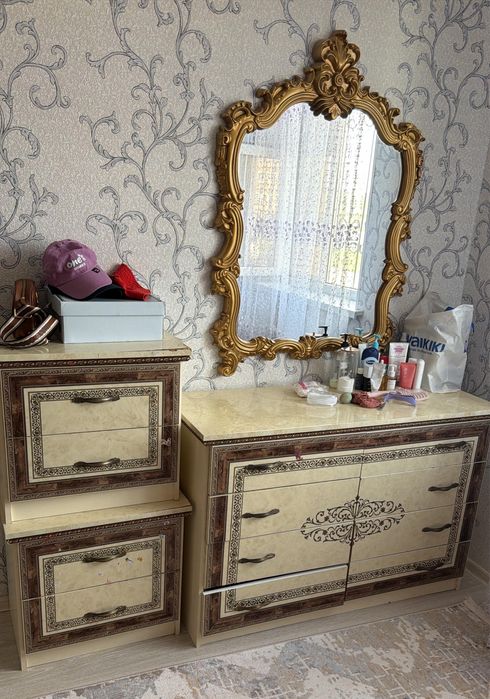 Мебель айнасымен