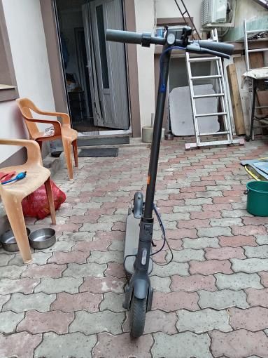 Vând Xiaomi Mi Electric scooter 3