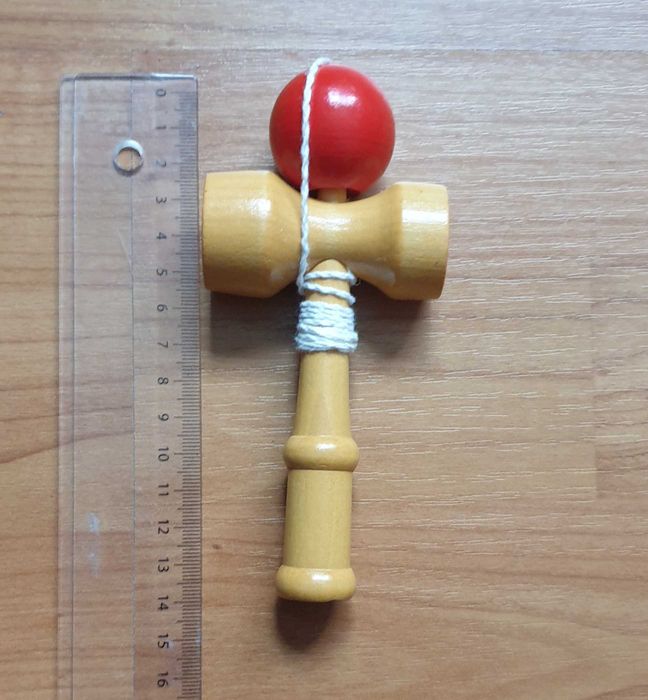 Kendama din lemn rosu 14 cm  - NOU