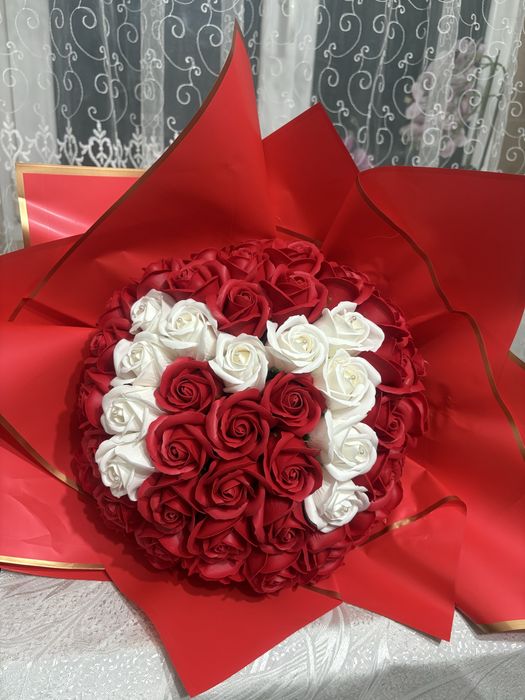 Buchet 59 de trandafiri cu perle