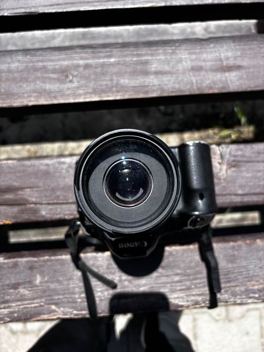 Canon 5D mark3  .