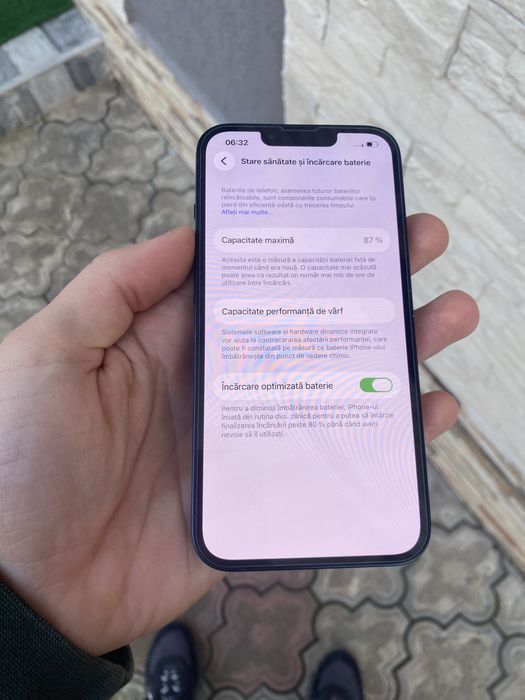 Iphone 13 dark baterie 87%