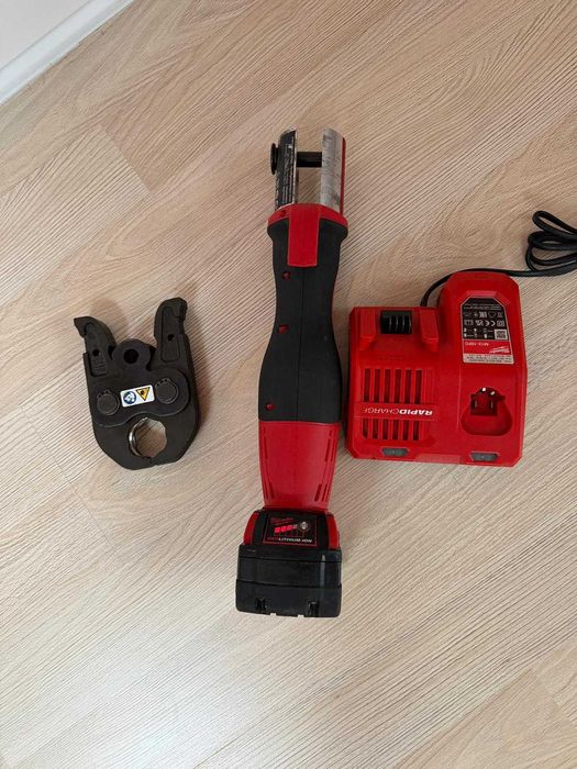 Milwaukee M18 BLHPT Presa hidraulica cu acumulator pentru Sertizat fitinguri instalatii sanitare, tevi pentru aer comprimat .