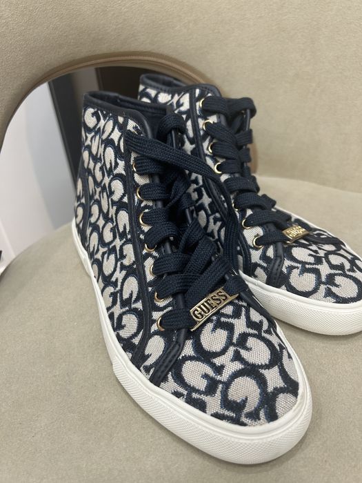 Продам новые кеды Guess